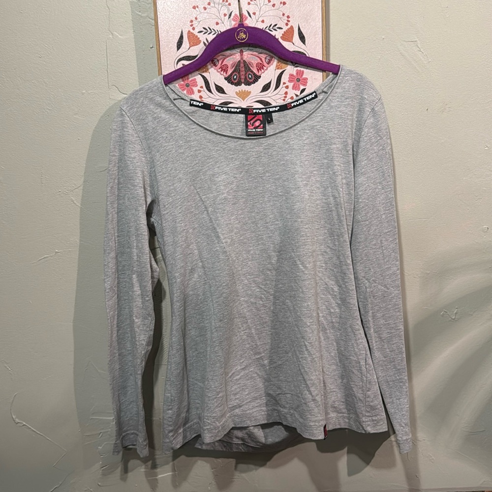 Five ten • long sleeve gray scoop neck cotton logo tee, women’s large adidas